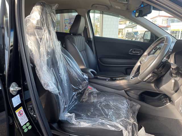 ホンダ ヴェゼル ハイブリッド Z 福島県 2014(平26)年 6.9万km クリスタルブラックパール 純正インターナビ/・フルセグTV（走行中視聴不可）/・iPod/・HDMI/・DISC（CD＆DVD）/・AM＆FM/バックカメラ/あんしんパッケージ/ビルトインETC/LEDライト/フォグランプ/ハーフレザーシート/シートヒーター（D＋N席）/パドルシフト