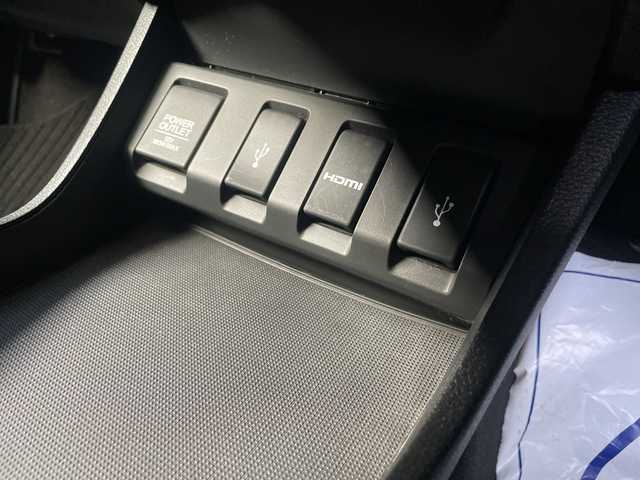 ホンダ ヴェゼル ハイブリッド Z 福島県 2014(平26)年 6.9万km クリスタルブラックパール 純正インターナビ/・フルセグTV（走行中視聴不可）/・iPod/・HDMI/・DISC（CD＆DVD）/・AM＆FM/バックカメラ/あんしんパッケージ/ビルトインETC/LEDライト/フォグランプ/ハーフレザーシート/シートヒーター（D＋N席）/パドルシフト