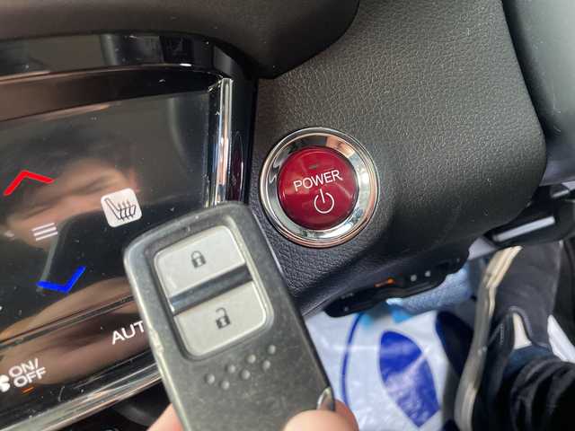 ホンダ ヴェゼル ハイブリッド Z 福島県 2014(平26)年 6.9万km クリスタルブラックパール 純正インターナビ/・フルセグTV（走行中視聴不可）/・iPod/・HDMI/・DISC（CD＆DVD）/・AM＆FM/バックカメラ/あんしんパッケージ/ビルトインETC/LEDライト/フォグランプ/ハーフレザーシート/シートヒーター（D＋N席）/パドルシフト