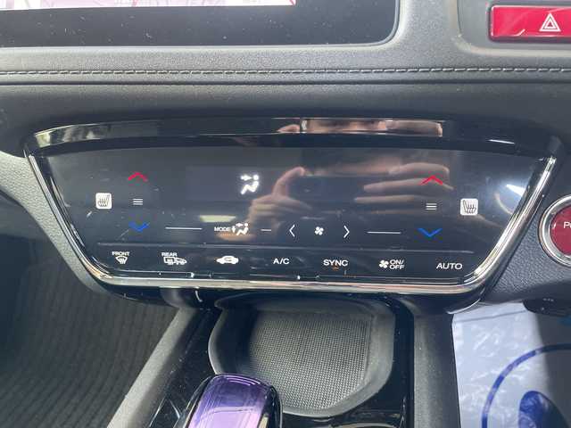 ホンダ ヴェゼル ハイブリッド Z 福島県 2014(平26)年 6.9万km クリスタルブラックパール 純正インターナビ/・フルセグTV（走行中視聴不可）/・iPod/・HDMI/・DISC（CD＆DVD）/・AM＆FM/バックカメラ/あんしんパッケージ/ビルトインETC/LEDライト/フォグランプ/ハーフレザーシート/シートヒーター（D＋N席）/パドルシフト