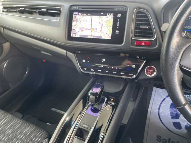 ホンダ ヴェゼル ハイブリッド Z 福島県 2014(平26)年 6.9万km クリスタルブラックパール 純正インターナビ/・フルセグTV（走行中視聴不可）/・iPod/・HDMI/・DISC（CD＆DVD）/・AM＆FM/バックカメラ/あんしんパッケージ/ビルトインETC/LEDライト/フォグランプ/ハーフレザーシート/シートヒーター（D＋N席）/パドルシフト