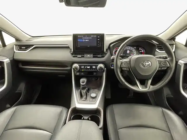 トヨタ ＲＡＶ４ G Zパッケージ 熊本県 2019(令1)年 4.5万km アティチュードブラックマイカ 社外ナビAVN-D10W（ＣＤ・ＤＶＤ・フルセグ・ＢＴ・ＳＤ）/社外前方ドライブレコーダー/バックカメラ　/レーダークルーズコントロール/ビルトインＥＴＣ　/運転席メモリー付きパワーシート　/前席シートヒーター　/ステアリングヒーター　/パワーバックドア　/トヨタセーフティーセンス/・プリクラッシュセーフティ/・パーキングサポート/・レーンキープアシスト/・駐車時支援パーキングサポートシステム/・ロードサインアシスト/・レーダークルーズコントロール/.オートハイビーム/・ブラインドスポットモニター/ダウンヒルアシスト/前後クリアランスソナー/純正フロアマット/純正19インチAW/オートライト/LEDヘッドライト/フォグライト/スマートキー/プッシュスタート/保証書/取扱説明書