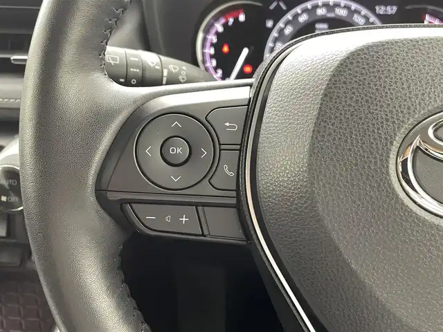 トヨタ ＲＡＶ４ G Zパッケージ 熊本県 2019(令1)年 4.5万km アティチュードブラックマイカ 社外ナビAVN-D10W（ＣＤ・ＤＶＤ・フルセグ・ＢＴ・ＳＤ）/社外前方ドライブレコーダー/バックカメラ　/レーダークルーズコントロール/ビルトインＥＴＣ　/運転席メモリー付きパワーシート　/前席シートヒーター　/ステアリングヒーター　/パワーバックドア　/トヨタセーフティーセンス/・プリクラッシュセーフティ/・パーキングサポート/・レーンキープアシスト/・駐車時支援パーキングサポートシステム/・ロードサインアシスト/・レーダークルーズコントロール/.オートハイビーム/・ブラインドスポットモニター/ダウンヒルアシスト/前後クリアランスソナー/純正フロアマット/純正19インチAW/オートライト/LEDヘッドライト/フォグライト/スマートキー/プッシュスタート/保証書/取扱説明書