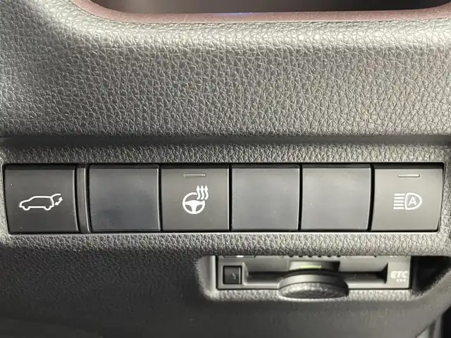 トヨタ ＲＡＶ４ G Zパッケージ 熊本県 2019(令1)年 4.5万km アティチュードブラックマイカ 社外ナビAVN-D10W（ＣＤ・ＤＶＤ・フルセグ・ＢＴ・ＳＤ）/社外前方ドライブレコーダー/バックカメラ　/レーダークルーズコントロール/ビルトインＥＴＣ　/運転席メモリー付きパワーシート　/前席シートヒーター　/ステアリングヒーター　/パワーバックドア　/トヨタセーフティーセンス/・プリクラッシュセーフティ/・パーキングサポート/・レーンキープアシスト/・駐車時支援パーキングサポートシステム/・ロードサインアシスト/・レーダークルーズコントロール/.オートハイビーム/・ブラインドスポットモニター/ダウンヒルアシスト/前後クリアランスソナー/純正フロアマット/純正19インチAW/オートライト/LEDヘッドライト/フォグライト/スマートキー/プッシュスタート/保証書/取扱説明書