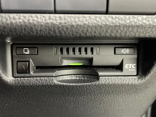 トヨタ ＲＡＶ４ G Zパッケージ 熊本県 2019(令1)年 4.5万km アティチュードブラックマイカ 社外ナビAVN-D10W（ＣＤ・ＤＶＤ・フルセグ・ＢＴ・ＳＤ）/社外前方ドライブレコーダー/バックカメラ　/レーダークルーズコントロール/ビルトインＥＴＣ　/運転席メモリー付きパワーシート　/前席シートヒーター　/ステアリングヒーター　/パワーバックドア　/トヨタセーフティーセンス/・プリクラッシュセーフティ/・パーキングサポート/・レーンキープアシスト/・駐車時支援パーキングサポートシステム/・ロードサインアシスト/・レーダークルーズコントロール/.オートハイビーム/・ブラインドスポットモニター/ダウンヒルアシスト/前後クリアランスソナー/純正フロアマット/純正19インチAW/オートライト/LEDヘッドライト/フォグライト/スマートキー/プッシュスタート/保証書/取扱説明書