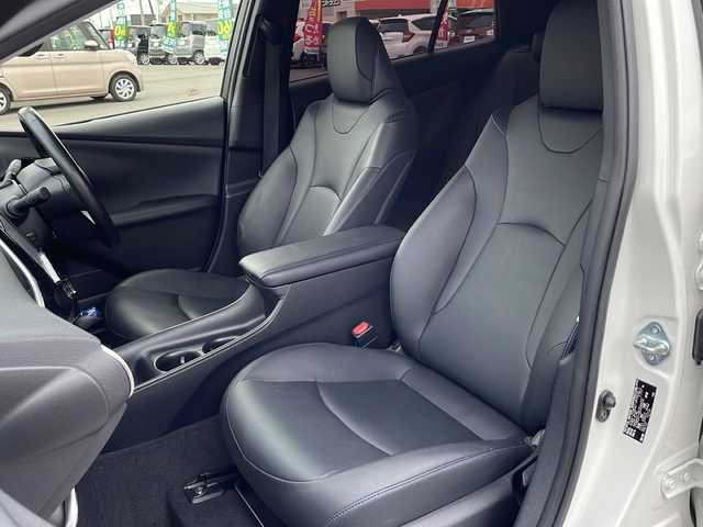 トヨタ プリウス S ツーリングセレクション 山口県 2016(平28)年 5.6万km パール 黒革レザーシート　/セーフティセンス　/クルーズコントロール　/純正９型ナビ　/バックカメラ　/シートヒーター　/ＬＥＤヘッドライト　/ＥＴＣ　/純正アルミホイール　/横滑り防止装置　/フルセグテレビ/ドラレコ