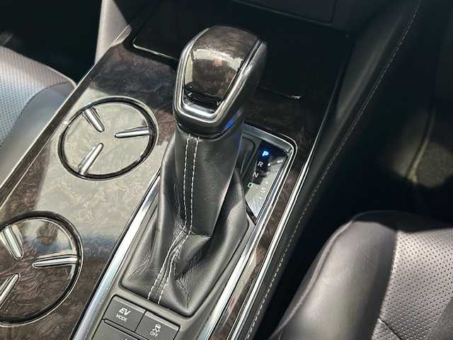 トヨタ クラウン ハイブリッド G－エグゼクティブ Four 宮城県 2018(平30)年 5.3万km ブラック 4WD/純正8型ナビ/　(Bluetooth/DVD/Blu-ray)/フルセグTV/バックモニター/トヨタセーフティセンス/・レーントレーシングアシスト/・プリクラッシュセーフティ/・アダプティブハイビーム/・ロードサインアシスト/・先行車発進告知機能/レーダークルーズコントロール/クリアランスソナー/ブラインドスポットモニター/ヘッドアップディスプレイ/リアクロストラフィックオートブレーキ/リアクロストラフィックアラート/3眼LEDヘッドランプ/フォグランプ/オートライト/デュアルオートエアコン/本革巻きステアリング/ブラック革シート/全席パワーシート/全席シートヒーター/前席シートベンチレーション/運転席ドライビングポジションシステム/純正18インチAWスタッドレス/スマートエントリー/スタートシステム/ビルトインETC/禁煙車