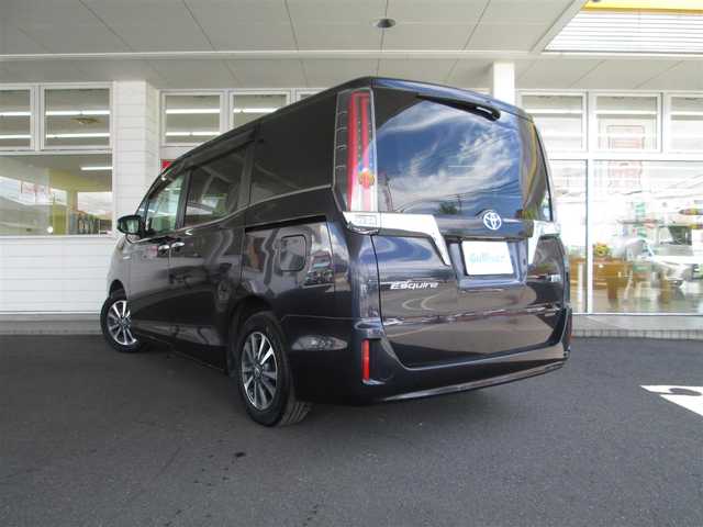 トヨタ エスクァイア ハイブリッド Gi 千葉県 2017(平29)年 6.6万km スパークリングブラックパールクリスタルシャイン 純正10型SDナビ、フルセグTV(キャンセラー有)/バックカメラ/純正オーディオ【DVD/CD/BT/SD】/Toyota Safety Sense C/両側パワースライドドア/LEDヘッドライト&LEDフォグランプ/クルーズコントロール/ウッドコンビステアリング/黒革シート/前席シートヒーター/スペアタイヤ/ビルトインETC2.0、スペアキー/取扱説明書/新車時保証書/トヨタ整備記録簿(H30/R1/2/3/4/5/6)