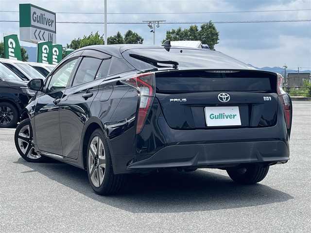 トヨタ プリウス S ツーリングセレクション 奈良県 2015(平27)年 10万km アティチュードブラックマイカ 純正ナビ　/フルセグ　/DVD　/Bluetooth　/バックカメラ　/ＥＴＣ　/レザーシート　/前席シートヒーター　/純正フロアマット　/純正アルミホイール/オートLEDライト　/横滑り防止装置　/W+サイド+カーテンエアバッグ/ワンオーナー　/スペアキー1本　/保証書/取扱説明書