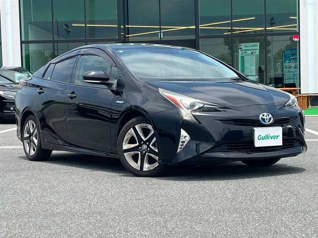 トヨタ プリウス S ツーリングセレクション 奈良県 2015(平27)年 10万km アティチュードブラックマイカ 純正ナビ　/フルセグ　/DVD　/Bluetooth　/バックカメラ　/ＥＴＣ　/レザーシート　/前席シートヒーター　/純正フロアマット　/純正アルミホイール/オートLEDライト　/横滑り防止装置　/W+サイド+カーテンエアバッグ/ワンオーナー　/スペアキー1本　/保証書/取扱説明書