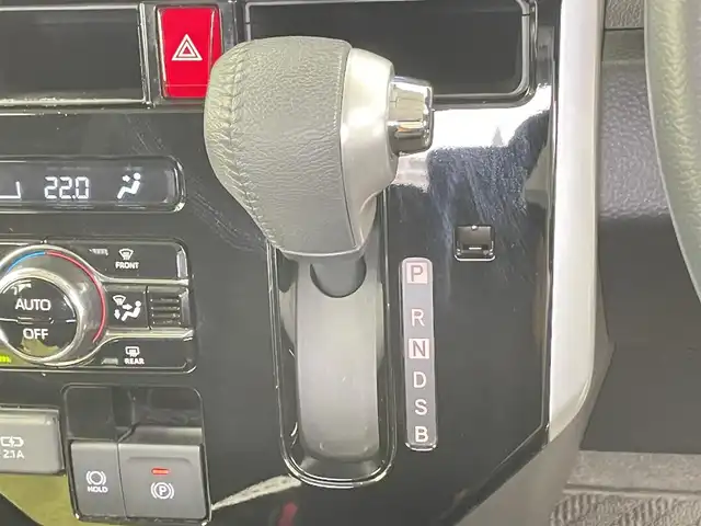 トヨタ ルーミー カスタムG 千葉県 2021(令3)年 2.7万km パールホワイトⅢ 禁煙車/スマートアシスト/・先行車発進/・衝突軽減/・車線逸脱警報　レーンキープアシスト/・標識認識機能/・コーナーセンサー/両側パワースライドドア　両側電動ドア/純正９インチナビ/・型式：NSZT-Y68T/・CD/DVD/Bluetooth/フルセグTV/SD/USB/HDMI/パノラミックビューモニター　全周囲カメラ　全方位カメラ/レーダークルーズコントロール/LEDヘッドライト/フォグランプ/オートライト/オートハイビーム/前席シートヒーター/純正14インチアルミホイール/ビルトインETC/スマートキー/プッシュスタートボタン/アイドリングストップ/オートエアコン/ウォークスルー/スペアキー/純正フロアマット/電動格納ミラー/ステアリングリモコン　ステアリングスイッチ/横滑り防止装置/電動パーキングブレーキ/オートブレーキホールド　