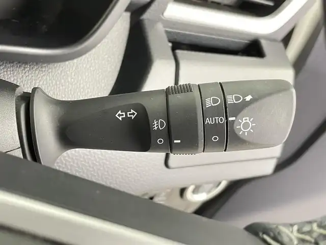 トヨタ ルーミー カスタムG 千葉県 2021(令3)年 2.7万km パールホワイトⅢ 禁煙車/スマートアシスト/・先行車発進/・衝突軽減/・車線逸脱警報　レーンキープアシスト/・標識認識機能/・コーナーセンサー/両側パワースライドドア　両側電動ドア/純正９インチナビ/・型式：NSZT-Y68T/・CD/DVD/Bluetooth/フルセグTV/SD/USB/HDMI/パノラミックビューモニター　全周囲カメラ　全方位カメラ/レーダークルーズコントロール/LEDヘッドライト/フォグランプ/オートライト/オートハイビーム/前席シートヒーター/純正14インチアルミホイール/ビルトインETC/スマートキー/プッシュスタートボタン/アイドリングストップ/オートエアコン/ウォークスルー/スペアキー/純正フロアマット/電動格納ミラー/ステアリングリモコン　ステアリングスイッチ/横滑り防止装置/電動パーキングブレーキ/オートブレーキホールド　
