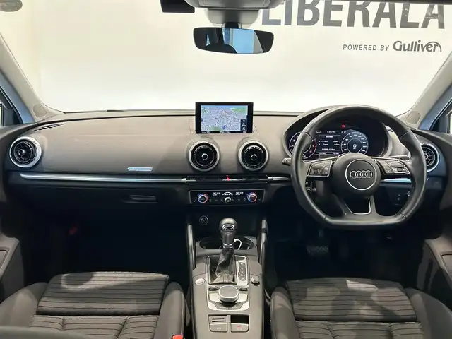 アウディ Ａ３ SB 30TFSI シグネチャーED 福岡県 2020(令2)年 1.1万km 白 ＡＣＣ　/ＢＳＭ　/バーチャルコックピット　/純正ナビ／ＴＶ　/Ｂｌｕｅｔｏｏｔｈ　/Ｂカメラ　/ＣＤ／ＤＶＤ　/パドルシフト　/Ｄ席パワーシート　/シートヒーター　/スマートキー　/純正１７インチＡＷ