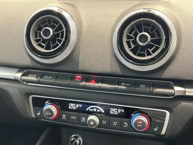 アウディ Ａ３ SB 30TFSI シグネチャーED 福岡県 2020(令2)年 1.1万km 白 ＡＣＣ　/ＢＳＭ　/バーチャルコックピット　/純正ナビ／ＴＶ　/Ｂｌｕｅｔｏｏｔｈ　/Ｂカメラ　/ＣＤ／ＤＶＤ　/パドルシフト　/Ｄ席パワーシート　/シートヒーター　/スマートキー　/純正１７インチＡＷ