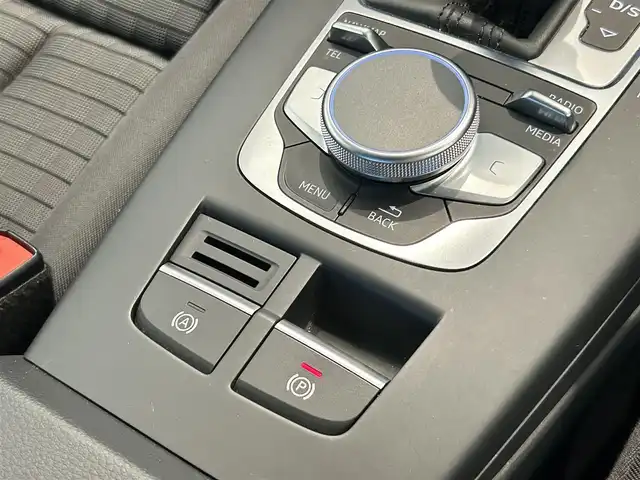 アウディ Ａ３ SB 30TFSI シグネチャーED 福岡県 2020(令2)年 1.1万km 白 ＡＣＣ　/ＢＳＭ　/バーチャルコックピット　/純正ナビ／ＴＶ　/Ｂｌｕｅｔｏｏｔｈ　/Ｂカメラ　/ＣＤ／ＤＶＤ　/パドルシフト　/Ｄ席パワーシート　/シートヒーター　/スマートキー　/純正１７インチＡＷ