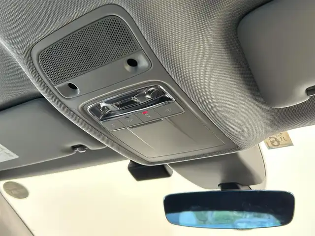 アウディ Ａ３ SB 30TFSI シグネチャーED 福岡県 2020(令2)年 1.1万km 白 ＡＣＣ　/ＢＳＭ　/バーチャルコックピット　/純正ナビ／ＴＶ　/Ｂｌｕｅｔｏｏｔｈ　/Ｂカメラ　/ＣＤ／ＤＶＤ　/パドルシフト　/Ｄ席パワーシート　/シートヒーター　/スマートキー　/純正１７インチＡＷ