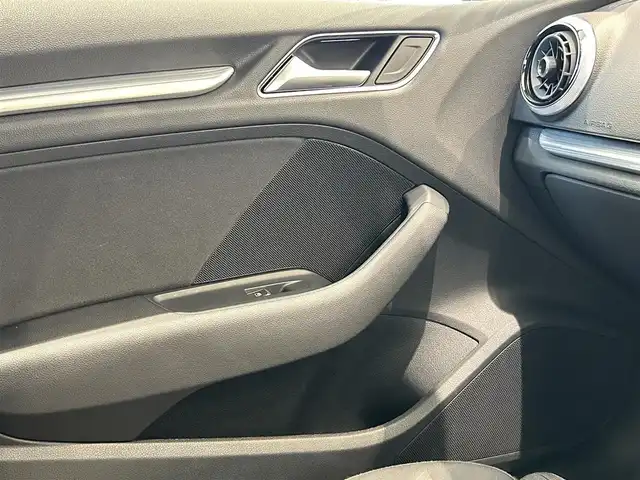 アウディ Ａ３ SB 30TFSI シグネチャーED 福岡県 2020(令2)年 1.1万km 白 ＡＣＣ　/ＢＳＭ　/バーチャルコックピット　/純正ナビ／ＴＶ　/Ｂｌｕｅｔｏｏｔｈ　/Ｂカメラ　/ＣＤ／ＤＶＤ　/パドルシフト　/Ｄ席パワーシート　/シートヒーター　/スマートキー　/純正１７インチＡＷ