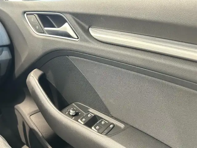 アウディ Ａ３ SB 30TFSI シグネチャーED 福岡県 2020(令2)年 1.1万km 白 ＡＣＣ　/ＢＳＭ　/バーチャルコックピット　/純正ナビ／ＴＶ　/Ｂｌｕｅｔｏｏｔｈ　/Ｂカメラ　/ＣＤ／ＤＶＤ　/パドルシフト　/Ｄ席パワーシート　/シートヒーター　/スマートキー　/純正１７インチＡＷ