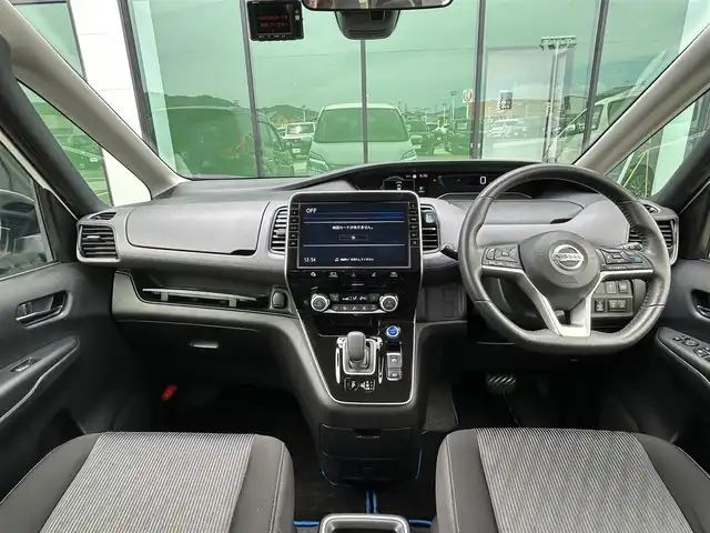 日産 セレナ e－パワー ハイウェイスター V 香川県 2020(令2)年 7.3万km ブリリアントホワイトパール セーフティーパックB/プロパイロット/純正10インチナビ/アラウンドビュー/インテリジェントオートスライド/両側電動スライド/革巻きステアリング/ステアリングリモコン/インテリジェントパーキング/LEDライト/フォグライト/リアサンシェード/BSM/スマートキー/プッシュスタート