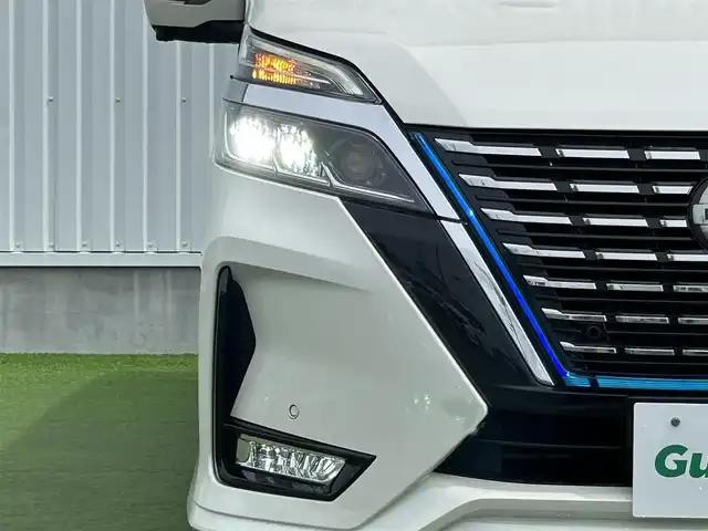 日産 セレナ e－パワー ハイウェイスター V 香川県 2020(令2)年 7.3万km ブリリアントホワイトパール セーフティーパックB/プロパイロット/純正10インチナビ/アラウンドビュー/インテリジェントオートスライド/両側電動スライド/革巻きステアリング/ステアリングリモコン/インテリジェントパーキング/LEDライト/フォグライト/リアサンシェード/BSM/スマートキー/プッシュスタート