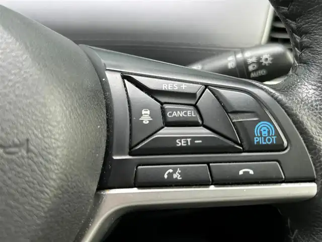 日産 セレナ e－パワー ハイウェイスター V 香川県 2020(令2)年 7.3万km ブリリアントホワイトパール セーフティーパックB/プロパイロット/純正10インチナビ/アラウンドビュー/インテリジェントオートスライド/両側電動スライド/革巻きステアリング/ステアリングリモコン/インテリジェントパーキング/LEDライト/フォグライト/リアサンシェード/BSM/スマートキー/プッシュスタート