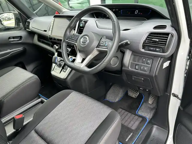 日産 セレナ e－パワー ハイウェイスター V 香川県 2020(令2)年 7.3万km ブリリアントホワイトパール セーフティーパックB/プロパイロット/純正10インチナビ/アラウンドビュー/インテリジェントオートスライド/両側電動スライド/革巻きステアリング/ステアリングリモコン/インテリジェントパーキング/LEDライト/フォグライト/リアサンシェード/BSM/スマートキー/プッシュスタート