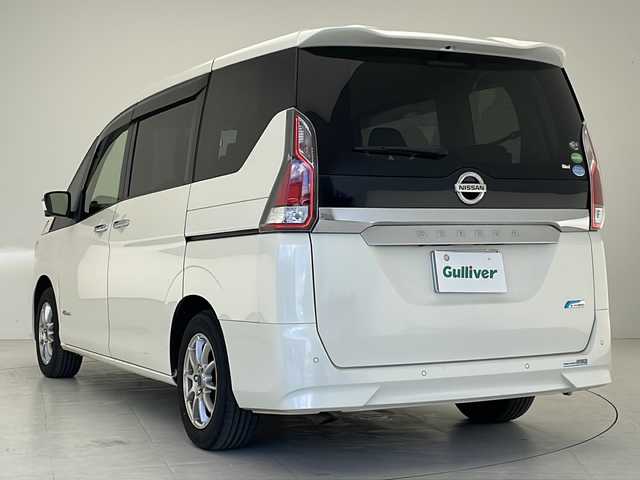 日産 セレナ X VセレクションⅡ 沖縄県 2016(平28)年 8.5万km ブリリアントホワイトパール 純正ナビ　【MM316D-W】/　(ＣＤ　ＤＶＤ　フルセグＴＶ　Ｂｌｕｅｔｏｏｔｈ)/バックカメラ/アラウンドビューモニター/フリップダウンモニター/前後ドライブレコーダー　【ZDR035】/両側パワースライドドア/ＥＴＣ/パーキングアシスト/クルーズコントロール/エンジンスターター/スマートキー/前後コーナーセンサー/アイドリングストップ/社外15インチアルミホイール/純正鉄砧ホイール車載(スタッドレスタイヤ装着)