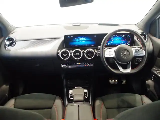 メルセデス・ベンツ Ｂ１８０ AMGライン 岐阜県 2019(令1)年 0.7万km ポーラホワイト レーダーセーフティパッケージ/　アクティブブレーキアシスト/　アクティブブラインドスポットアシスト/　アクティブレーンキーピングアシスト/　アクティブステアリングアシスト/ナビゲーションパッケージ/　Mercedes me connect/　フルセグTV/　トラフィックサインアシスト/AMGライン/　18インチAMGツインスポークアルミホイール/　マルチビームLEDヘッドライト/　アダプティブハイビームアシスト/アドバンスドパッケージ/　360°カメラシステム/　ヘッドアップディスプレイ/前席パワーシート/前席シートヒーター/パーキングアシストリアビューカメラ/Bluetooth