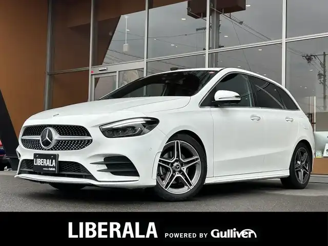 メルセデス・ベンツ Ｂ１８０ AMGライン 岐阜県 2019(令1)年 0.7万km ポーラホワイト レーダーセーフティパッケージ/　アクティブブレーキアシスト/　アクティブブラインドスポットアシスト/　アクティブレーンキーピングアシスト/　アクティブステアリングアシスト/ナビゲーションパッケージ/　Mercedes me connect/　フルセグTV/　トラフィックサインアシスト/AMGライン/　18インチAMGツインスポークアルミホイール/　マルチビームLEDヘッドライト/　アダプティブハイビームアシスト/アドバンスドパッケージ/　360°カメラシステム/　ヘッドアップディスプレイ/前席パワーシート/前席シートヒーター/パーキングアシストリアビューカメラ/Bluetooth