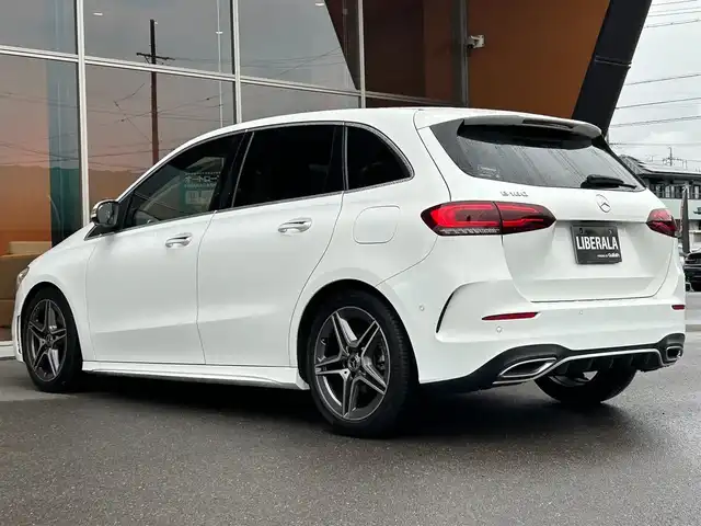 メルセデス・ベンツ Ｂ１８０ AMGライン 岐阜県 2019(令1)年 0.7万km ポーラホワイト レーダーセーフティパッケージ/　アクティブブレーキアシスト/　アクティブブラインドスポットアシスト/　アクティブレーンキーピングアシスト/　アクティブステアリングアシスト/ナビゲーションパッケージ/　Mercedes me connect/　フルセグTV/　トラフィックサインアシスト/AMGライン/　18インチAMGツインスポークアルミホイール/　マルチビームLEDヘッドライト/　アダプティブハイビームアシスト/アドバンスドパッケージ/　360°カメラシステム/　ヘッドアップディスプレイ/前席パワーシート/前席シートヒーター/パーキングアシストリアビューカメラ/Bluetooth