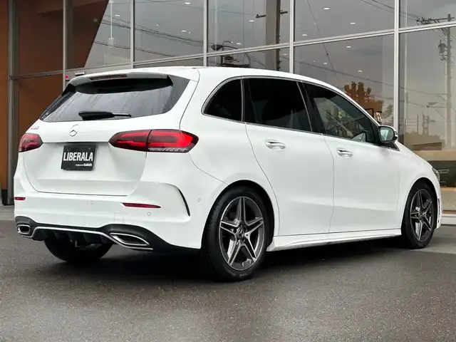 メルセデス・ベンツ Ｂ１８０ AMGライン 岐阜県 2019(令1)年 0.7万km ポーラホワイト レーダーセーフティパッケージ/　アクティブブレーキアシスト/　アクティブブラインドスポットアシスト/　アクティブレーンキーピングアシスト/　アクティブステアリングアシスト/ナビゲーションパッケージ/　Mercedes me connect/　フルセグTV/　トラフィックサインアシスト/AMGライン/　18インチAMGツインスポークアルミホイール/　マルチビームLEDヘッドライト/　アダプティブハイビームアシスト/アドバンスドパッケージ/　360°カメラシステム/　ヘッドアップディスプレイ/前席パワーシート/前席シートヒーター/パーキングアシストリアビューカメラ/Bluetooth