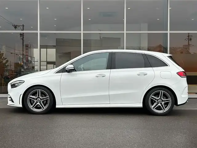 メルセデス・ベンツ Ｂ１８０ AMGライン 岐阜県 2019(令1)年 0.7万km ポーラホワイト レーダーセーフティパッケージ/　アクティブブレーキアシスト/　アクティブブラインドスポットアシスト/　アクティブレーンキーピングアシスト/　アクティブステアリングアシスト/ナビゲーションパッケージ/　Mercedes me connect/　フルセグTV/　トラフィックサインアシスト/AMGライン/　18インチAMGツインスポークアルミホイール/　マルチビームLEDヘッドライト/　アダプティブハイビームアシスト/アドバンスドパッケージ/　360°カメラシステム/　ヘッドアップディスプレイ/前席パワーシート/前席シートヒーター/パーキングアシストリアビューカメラ/Bluetooth