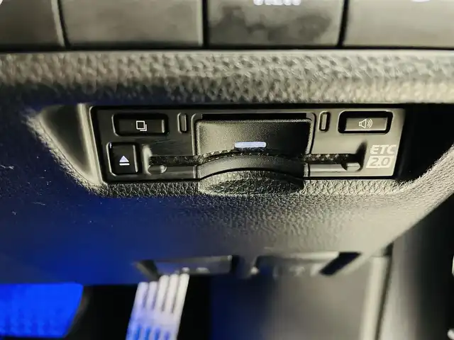 トヨタ ＲＡＶ４ アドベンチャー 福島県 2023(令5)年 1.5万km グレーメタリック トヨタセーフティセンス/・先行車発進お知らせ/・パーキングサポートブレーキ/・ブラインドスポットモニター/・アダプティブクルーズコントロール/・オートマチックハイビーム/・レーンキープアシスト/・衝突被害軽減ブレーキ/純正10.5インチディスプレイオーディオ/・フルセグTV/BT/USB/AM/FM/・AppleCarPlay/AndroidAuto/・アラウンドビューモニター/・デジタルインナーミラー/・ドライブレコーダー/・ビルトインETC2.0/革巻きステアリング/・ステアリングヒーター/レザーシート/・D席パワーシート/・D+N席シートヒーター/・D+N席エアシート/・メモリーシート/電子パーキング/・オートブレーキホールド/SNOWモード/ダウンヒルアシストコントロール/USB充電ポート/コーナーセンサー/電動格納ミラー/・ウィンカーミラー/プッシュスタート/・スマートキー/LEDヘッドライト/・フォグランプ/・オートライト