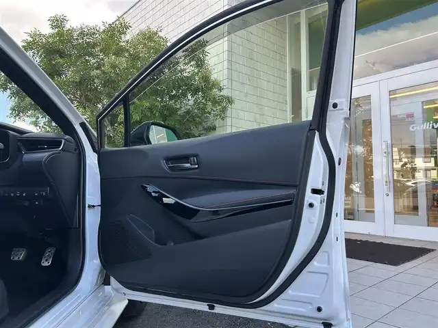 トヨタ ＧＲカローラ RZ 岡山県 2023(令5)年 1.6万km ホワイトパールクリスタルシャイン 純正10.5インチディスプレイオーディオ/フルセグTV、Bluetooth、AM、FM/AppleCarplay、AndroidAuto/JBLプレミアムサウンドシステム/3点式レッドシートベルト/ETC2.0/純正18インチアルミホイール/（BBS製8.5Jインセット30mm鍛造アルミホイール）/4WDモードセレクトスイッチ/トルセンLSD/ストラット式フロントサスペンション/ダブルウィッシュボーン式リアサスペンション/パーキングサポートブレーキ/クリアランスソナー/バックカメラ/トヨタセーフティセンス/・プリクラッシュセーフティ/・レーントレーシングアシスト/・レーンディパーチャーアラート/・レーダークルーズコントロール/・オートマチックハイビーム/・ロードサインアシスト/・発進遅れ告知機能/ブラインドスポットモニター/ステアリングヒーター/前席シートヒーター/6速iMT/おくだけ充電