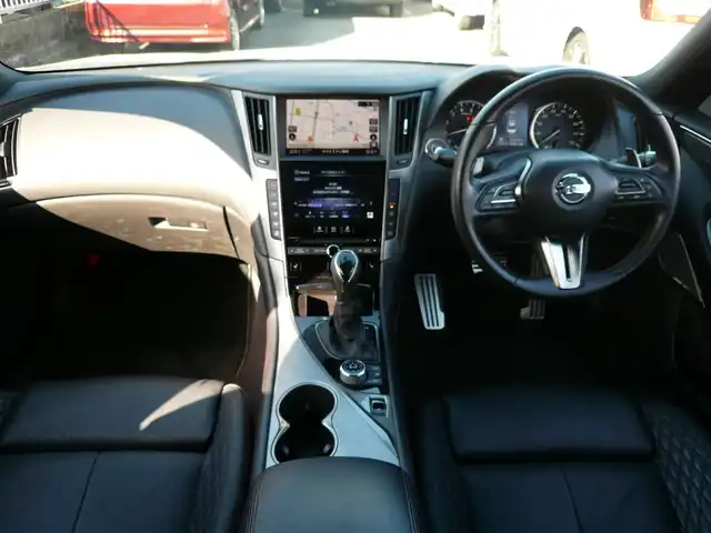 日産 スカイライン 400R 静岡県 2019(令1)年 10.3万km ブリリアントホワイトパール 禁煙車/レッドキャリパー/ブラックルーフペイント/インテリジェントダイナミックサス/BOSEサウンドシステム/アンビエントライトシステム/純正ナビ/（CD/DVD/BT/AUX/MusicBox/Apple car Play)/フルセグTV（キャンセラー）/ステアリングリモコン/全方位カメラ・バックカメラ/パドルシフト/社外マフラー/インテリジェントエマージェンシーブレーキ/インテリジェントクルーズコントロール/フロント・バックソナー/パワーシート（前席）/シートヒーター（前席）/前後ドライブレコーダー/ビルトインETC2.0/LEDヘッドライト/保証書・取扱説明書