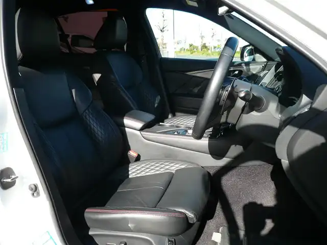 日産 スカイライン 400R 静岡県 2019(令1)年 10.3万km ブリリアントホワイトパール 禁煙車/レッドキャリパー/ブラックルーフペイント/インテリジェントダイナミックサス/BOSEサウンドシステム/アンビエントライトシステム/純正ナビ/（CD/DVD/BT/AUX/MusicBox/Apple car Play)/フルセグTV（キャンセラー）/ステアリングリモコン/全方位カメラ・バックカメラ/パドルシフト/社外マフラー/インテリジェントエマージェンシーブレーキ/インテリジェントクルーズコントロール/フロント・バックソナー/パワーシート（前席）/シートヒーター（前席）/前後ドライブレコーダー/ビルトインETC2.0/LEDヘッドライト/保証書・取扱説明書