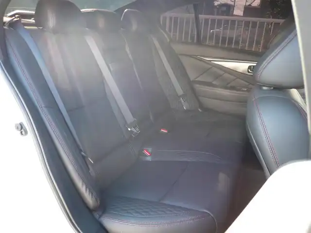 日産 スカイライン 400R 静岡県 2019(令1)年 10.3万km ブリリアントホワイトパール 禁煙車/レッドキャリパー/ブラックルーフペイント/インテリジェントダイナミックサス/BOSEサウンドシステム/アンビエントライトシステム/純正ナビ/（CD/DVD/BT/AUX/MusicBox/Apple car Play)/フルセグTV（キャンセラー）/ステアリングリモコン/全方位カメラ・バックカメラ/パドルシフト/社外マフラー/インテリジェントエマージェンシーブレーキ/インテリジェントクルーズコントロール/フロント・バックソナー/パワーシート（前席）/シートヒーター（前席）/前後ドライブレコーダー/ビルトインETC2.0/LEDヘッドライト/保証書・取扱説明書