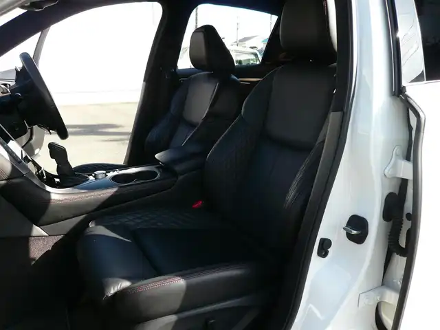 日産 スカイライン 400R 静岡県 2019(令1)年 10.3万km ブリリアントホワイトパール 禁煙車/レッドキャリパー/ブラックルーフペイント/インテリジェントダイナミックサス/BOSEサウンドシステム/アンビエントライトシステム/純正ナビ/（CD/DVD/BT/AUX/MusicBox/Apple car Play)/フルセグTV（キャンセラー）/ステアリングリモコン/全方位カメラ・バックカメラ/パドルシフト/社外マフラー/インテリジェントエマージェンシーブレーキ/インテリジェントクルーズコントロール/フロント・バックソナー/パワーシート（前席）/シートヒーター（前席）/前後ドライブレコーダー/ビルトインETC2.0/LEDヘッドライト/保証書・取扱説明書