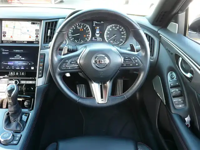 日産 スカイライン 400R 静岡県 2019(令1)年 10.3万km ブリリアントホワイトパール 禁煙車/レッドキャリパー/ブラックルーフペイント/インテリジェントダイナミックサス/BOSEサウンドシステム/アンビエントライトシステム/純正ナビ/（CD/DVD/BT/AUX/MusicBox/Apple car Play)/フルセグTV（キャンセラー）/ステアリングリモコン/全方位カメラ・バックカメラ/パドルシフト/社外マフラー/インテリジェントエマージェンシーブレーキ/インテリジェントクルーズコントロール/フロント・バックソナー/パワーシート（前席）/シートヒーター（前席）/前後ドライブレコーダー/ビルトインETC2.0/LEDヘッドライト/保証書・取扱説明書