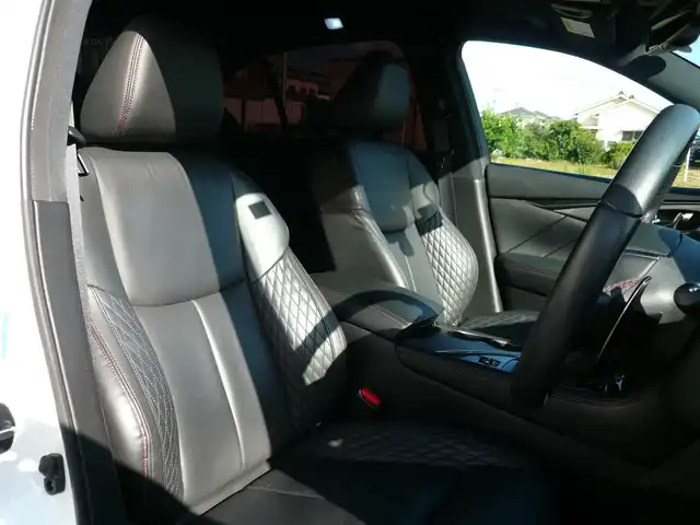 日産 スカイライン 400R 静岡県 2019(令1)年 10.3万km ブリリアントホワイトパール 禁煙車/レッドキャリパー/ブラックルーフペイント/インテリジェントダイナミックサス/BOSEサウンドシステム/アンビエントライトシステム/純正ナビ/（CD/DVD/BT/AUX/MusicBox/Apple car Play)/フルセグTV（キャンセラー）/ステアリングリモコン/全方位カメラ・バックカメラ/パドルシフト/社外マフラー/インテリジェントエマージェンシーブレーキ/インテリジェントクルーズコントロール/フロント・バックソナー/パワーシート（前席）/シートヒーター（前席）/前後ドライブレコーダー/ビルトインETC2.0/LEDヘッドライト/保証書・取扱説明書