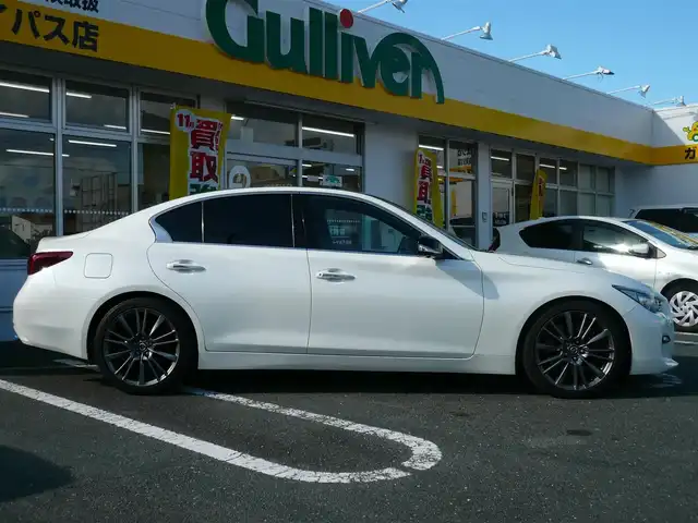 日産 スカイライン 400R 静岡県 2019(令1)年 10.3万km ブリリアントホワイトパール 禁煙車/レッドキャリパー/ブラックルーフペイント/インテリジェントダイナミックサス/BOSEサウンドシステム/アンビエントライトシステム/純正ナビ/（CD/DVD/BT/AUX/MusicBox/Apple car Play)/フルセグTV（キャンセラー）/ステアリングリモコン/全方位カメラ・バックカメラ/パドルシフト/社外マフラー/インテリジェントエマージェンシーブレーキ/インテリジェントクルーズコントロール/フロント・バックソナー/パワーシート（前席）/シートヒーター（前席）/前後ドライブレコーダー/ビルトインETC2.0/LEDヘッドライト/保証書・取扱説明書