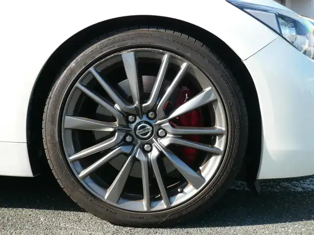 日産 スカイライン 400R 静岡県 2019(令1)年 10.3万km ブリリアントホワイトパール 禁煙車/レッドキャリパー/ブラックルーフペイント/インテリジェントダイナミックサス/BOSEサウンドシステム/アンビエントライトシステム/純正ナビ/（CD/DVD/BT/AUX/MusicBox/Apple car Play)/フルセグTV（キャンセラー）/ステアリングリモコン/全方位カメラ・バックカメラ/パドルシフト/社外マフラー/インテリジェントエマージェンシーブレーキ/インテリジェントクルーズコントロール/フロント・バックソナー/パワーシート（前席）/シートヒーター（前席）/前後ドライブレコーダー/ビルトインETC2.0/LEDヘッドライト/保証書・取扱説明書