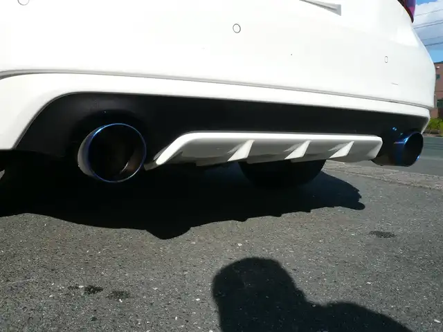 日産 スカイライン 400R 静岡県 2019(令1)年 10.3万km ブリリアントホワイトパール 禁煙車/レッドキャリパー/ブラックルーフペイント/インテリジェントダイナミックサス/BOSEサウンドシステム/アンビエントライトシステム/純正ナビ/（CD/DVD/BT/AUX/MusicBox/Apple car Play)/フルセグTV（キャンセラー）/ステアリングリモコン/全方位カメラ・バックカメラ/パドルシフト/社外マフラー/インテリジェントエマージェンシーブレーキ/インテリジェントクルーズコントロール/フロント・バックソナー/パワーシート（前席）/シートヒーター（前席）/前後ドライブレコーダー/ビルトインETC2.0/LEDヘッドライト/保証書・取扱説明書