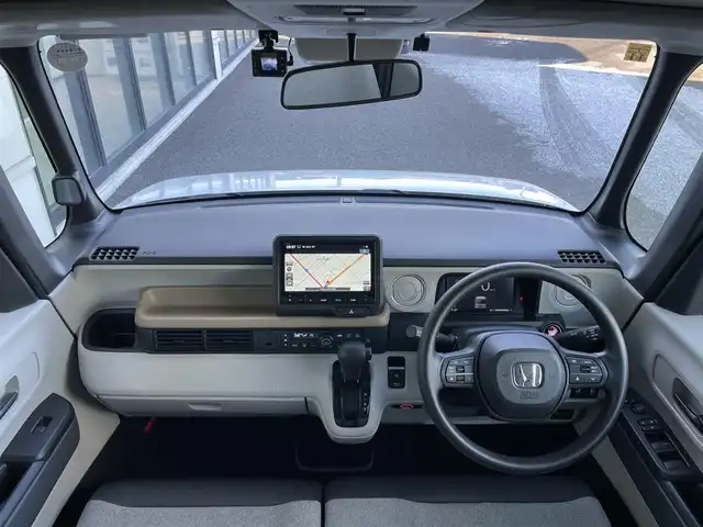 ホンダ Ｎ ＢＯＸ 道央・札幌 2023(令5)年 2.4万km プラチナホワイトパール ４WD/純正ディーラーOPナビ/AM/FM/BT/フルセグ/衝突被害軽減ブレーキ/横滑り防止装置/アダプティブクルーズコントロール/レーンキープアシスト/パーキングアシスト/パーキングセンサー/バックカメラ/ビルトインETC/ドライブレコーダー/ECONモード/両側パワースライドドア/前席シートヒーター/ステアリングリモコン/電動パーキング/ブレーキホールド/プッシュスタート/スマートキー/LEDヘッドライト/オートライト/オートハイビーム/ヘッドライトレベライザー/電動格納ミラー/ヒーテッドドアミラー/ウィンカーミラー/フロアマット/レンタカー登録