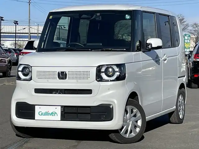 ホンダ Ｎ ＢＯＸ 道央・札幌 2023(令5)年 2.4万km プラチナホワイトパール ４WD/純正ディーラーOPナビ/AM/FM/BT/フルセグ/衝突被害軽減ブレーキ/横滑り防止装置/アダプティブクルーズコントロール/レーンキープアシスト/パーキングアシスト/パーキングセンサー/バックカメラ/ビルトインETC/ドライブレコーダー/ECONモード/両側パワースライドドア/前席シートヒーター/ステアリングリモコン/電動パーキング/ブレーキホールド/プッシュスタート/スマートキー/LEDヘッドライト/オートライト/オートハイビーム/ヘッドライトレベライザー/電動格納ミラー/ヒーテッドドアミラー/ウィンカーミラー/フロアマット/レンタカー登録