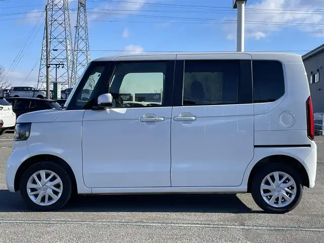 ホンダ Ｎ ＢＯＸ 道央・札幌 2023(令5)年 2.4万km プラチナホワイトパール ４WD/純正ディーラーOPナビ/AM/FM/BT/フルセグ/衝突被害軽減ブレーキ/横滑り防止装置/アダプティブクルーズコントロール/レーンキープアシスト/パーキングアシスト/パーキングセンサー/バックカメラ/ビルトインETC/ドライブレコーダー/ECONモード/両側パワースライドドア/前席シートヒーター/ステアリングリモコン/電動パーキング/ブレーキホールド/プッシュスタート/スマートキー/LEDヘッドライト/オートライト/オートハイビーム/ヘッドライトレベライザー/電動格納ミラー/ヒーテッドドアミラー/ウィンカーミラー/フロアマット/レンタカー登録