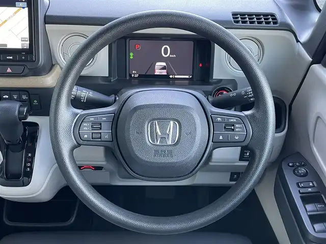 ホンダ Ｎ ＢＯＸ 道央・札幌 2023(令5)年 2.4万km プラチナホワイトパール ４WD/純正ディーラーOPナビ/AM/FM/BT/フルセグ/衝突被害軽減ブレーキ/横滑り防止装置/アダプティブクルーズコントロール/レーンキープアシスト/パーキングアシスト/パーキングセンサー/バックカメラ/ビルトインETC/ドライブレコーダー/ECONモード/両側パワースライドドア/前席シートヒーター/ステアリングリモコン/電動パーキング/ブレーキホールド/プッシュスタート/スマートキー/LEDヘッドライト/オートライト/オートハイビーム/ヘッドライトレベライザー/電動格納ミラー/ヒーテッドドアミラー/ウィンカーミラー/フロアマット/レンタカー登録