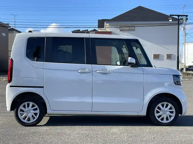 ホンダ Ｎ ＢＯＸ 道央・札幌 2023(令5)年 2.4万km プラチナホワイトパール ４WD/純正ディーラーOPナビ/AM/FM/BT/フルセグ/衝突被害軽減ブレーキ/横滑り防止装置/アダプティブクルーズコントロール/レーンキープアシスト/パーキングアシスト/パーキングセンサー/バックカメラ/ビルトインETC/ドライブレコーダー/ECONモード/両側パワースライドドア/前席シートヒーター/ステアリングリモコン/電動パーキング/ブレーキホールド/プッシュスタート/スマートキー/LEDヘッドライト/オートライト/オートハイビーム/ヘッドライトレベライザー/電動格納ミラー/ヒーテッドドアミラー/ウィンカーミラー/フロアマット/レンタカー登録