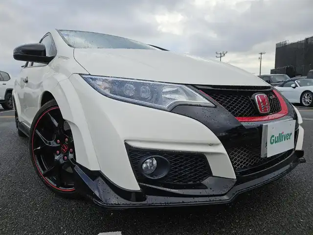 ホンダ シビック タイプR 静岡県 2016(平28)年 3.8万km チャンピオンシップホワイト 6MT車/純正ナビ/フルセグTV/バックカメラ/クルーズコントロール/LEDヘッドランプ/オートライト/オートエアコン/革巻きステアリング/ステアリングスイッチ/ロゴ入りスエード/メッシュコンビシート/純正19インチアルミホイール/Brembo製レッドキャリパー/スマートキー/プッシュエンジンスタート/禁煙車
