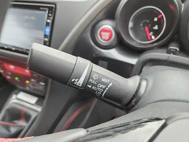 ホンダ シビック タイプR 静岡県 2016(平28)年 3.8万km チャンピオンシップホワイト 6MT車/純正ナビ/フルセグTV/バックカメラ/クルーズコントロール/LEDヘッドランプ/オートライト/オートエアコン/革巻きステアリング/ステアリングスイッチ/ロゴ入りスエード/メッシュコンビシート/純正19インチアルミホイール/Brembo製レッドキャリパー/スマートキー/プッシュエンジンスタート/禁煙車